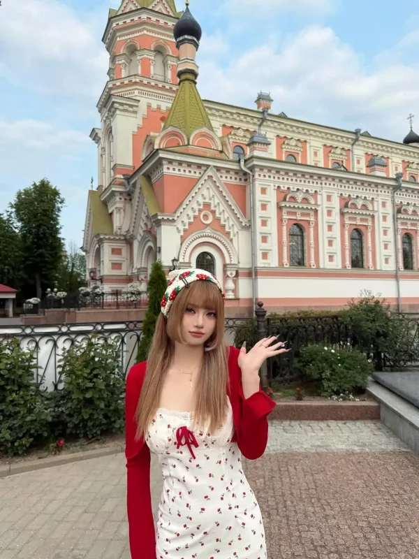 В Гродно приехала очень милая туристка из Кореи — горожане жалеют, что не успели сделать с ней фото