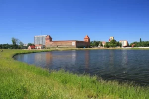 Возле Лидского замка обустроят набережную для прогулок - будет лучше, чем в Гродно Набережная в Лиде