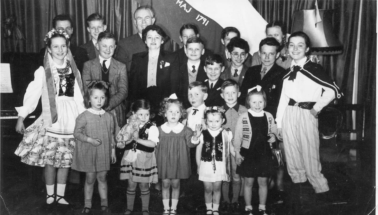 Польская группа детей в Лондоне, 1950 г. Эндрю Стемпневский посредине. Фото из архива семьи Стемпневских