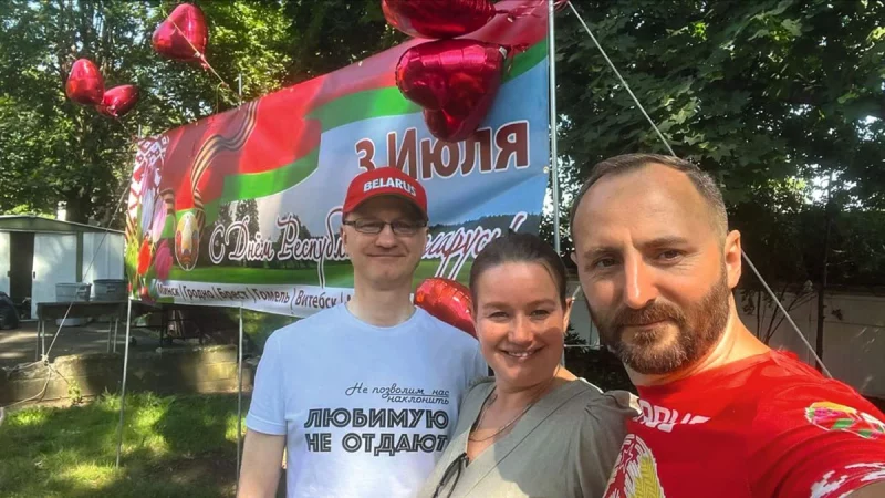 Андрей Леуто (справа) с белорусской диаспорой в Америке. Фото: личный архив Леуто