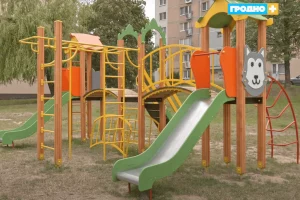 В Гродно вандалы портят детские площадки — выкручивают болты и выбивают ограждения  В Гродно вандалы портят детские площадки — выкручивают болты и выбивают ограждения
