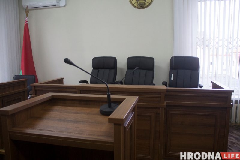 Пятерых жителей Новогрудка приговорили к колонии за участие в дворовом чате суд, судебное заседание