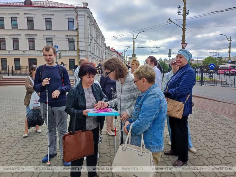 "Гродно в формате тифло". Необычную тактильную экскурсию провели для незрячих "Гродно в формате тифло". Необычную тактильную экскурсию провели для незрячих