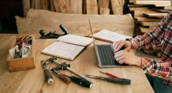 «Туда-сюда, там-сям». Парень спросил, кто зарабатывает больше 3000 рублей в Беларуси: комментаторы ответили