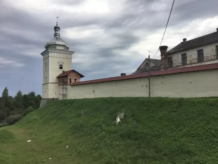 «Спадчына»: Замак у Любчы аднаўляюць без узгаднення з Мінкультам