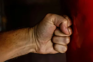 В Гродно отец избил сына за плохое поведение в школе — ребенок попал в больницу насилие, удар