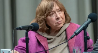 Говорить на родном языке, языке врага и языке соседа — нормально в XXI веке. Почему не прав Киркевич, когда пытается деколонизировать Алексиевич