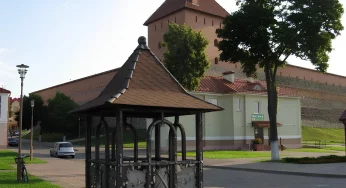 «Можно еще фонари платными сделать». В Лиде отключили колонку — воду хотят давать за деньги