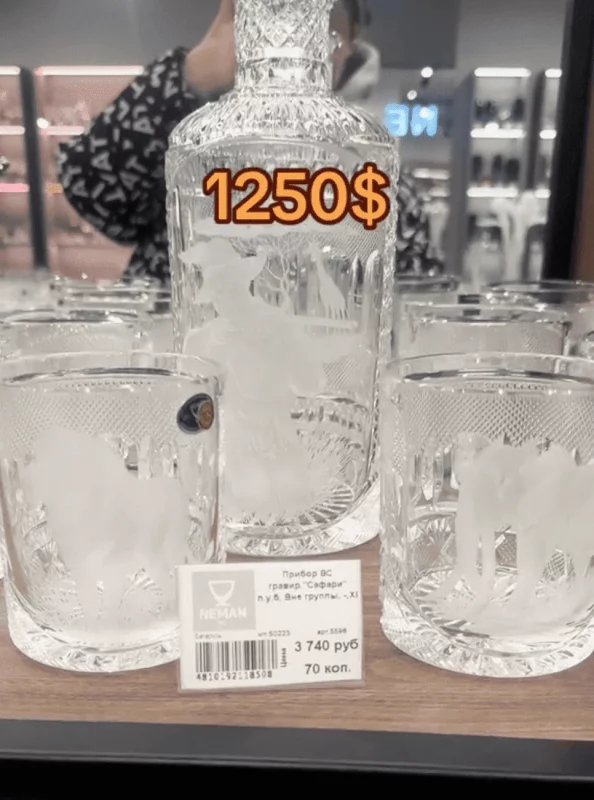 Шклозавод "Нёман" прадае крыштальны набор за амаль 4 тыс. руб. - беларусы здзіўлены