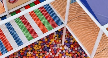 В Гродно мальчик получил травму в лабиринте: развлекательный центр выплатит моральный ущерб