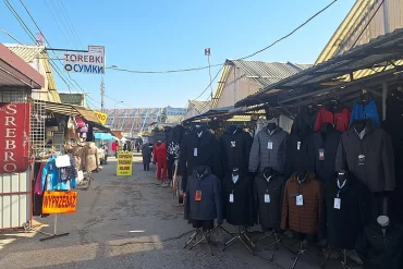 «Без белорусов трудно». Как Кавалерийский рынок в Белостоке (не) оживает после открытия границ