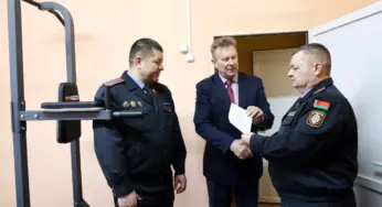 Белоруса оштрафовали за оскорбление силовиков — те отчитались о благотворительности  