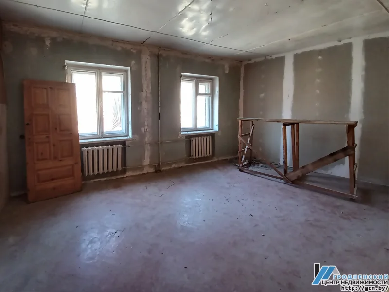 “Чемодан с окнами”. В центре Гродно продают старинный дом за почти 620 тысяч рублей: что с ним можно сделать