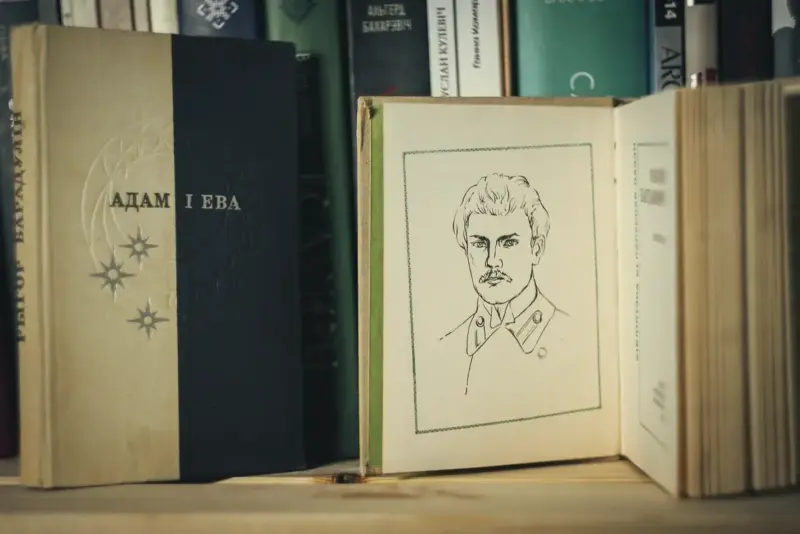 “Бацькаўшчыну” продают за три рубля. Сколько стоят книги белорусских классиков на "Куфаре", в книжном магазине и за границей книги белорусских классиков