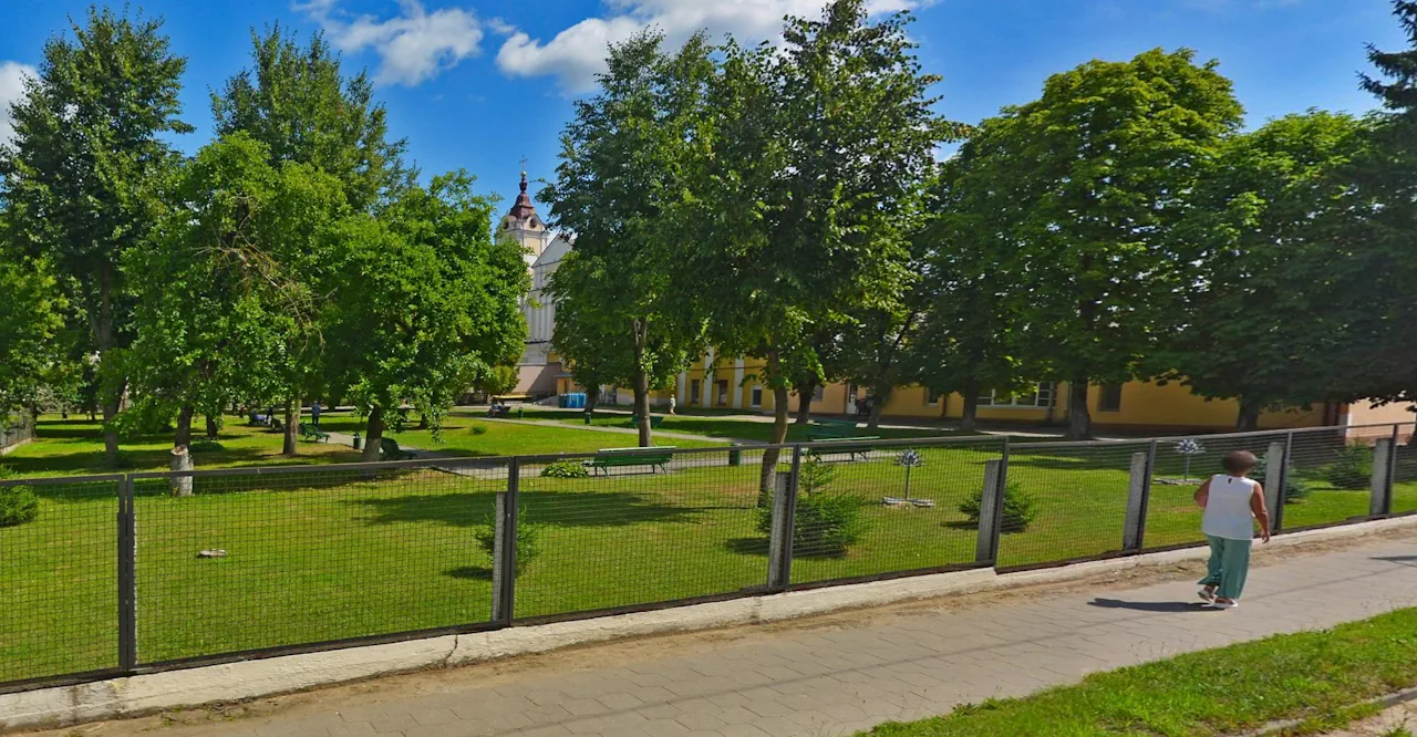 Сквер на Гагарина. Сегодня он находится на территории больницы №2, но в перспективе станет общедоступным. А еще на место больницы приедет детская поликлиника.