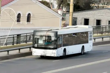 На 4 дня закрывают одну из центральных улиц Гродно: автобусы меняют маршрут, троллейбусы отменяются