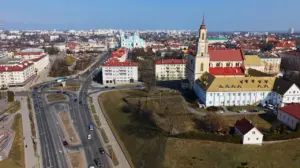 В Гродно убирать мусор после зимы будут три месяца. Власти просят горожан о помощи панорама Гродно бернардинский костел