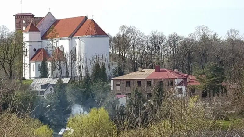 В Новогрудке частично разобрали старинный деревянный монастырь: реконструкция вызывает вопросы