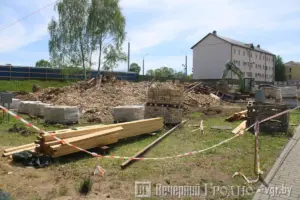 Заброшенный дом на Будённого разобрали на кирпичи 