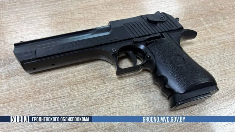 В Гродно подростки стреляли из “пистолета” на крыше многоэтажки — на место выехала милиция