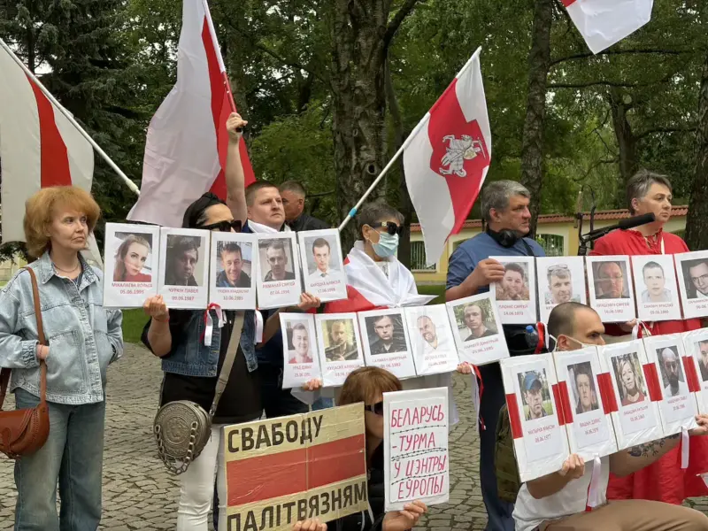 «Тут апынуліся ўсе гарадзенцы свету». В Белостоке прошла последняя акция в поддержку Анджея Почобута — впервые с участием самого журналиста