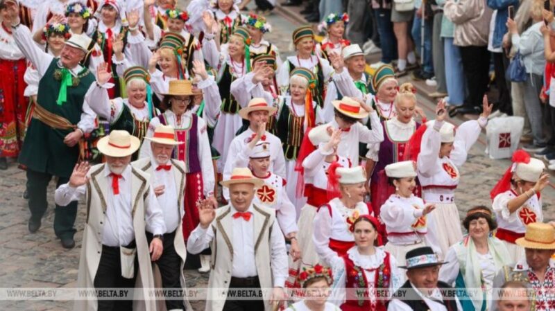 Более 40 национальностей, 100 мероприятий и выступление Лукашенко. В Гродно открылся юбилейный Фестиваль национальных культур