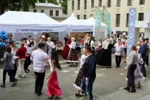 Сцена, залитая водой, и "ряженые" украинцы. Что не понравилось гродненцам на Фестивале национальных культур?