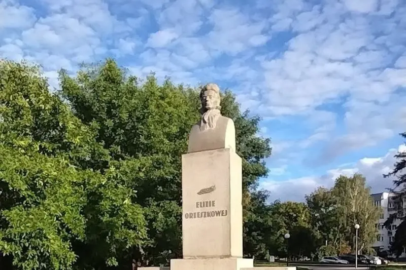 Самый старый памятник в Гродно, который начал разрушаться после сильных дождей, привели в порядок Ожешко памятник