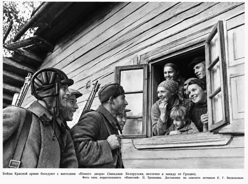 «А моя бабушка рассказывала иначе». Как белорусам рассказывает о 17 сентября пропаганда и что сохранила семейная память 17 сентября