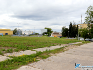 В Гродно рядом со зданием суда продают участок — там может появиться магазин 