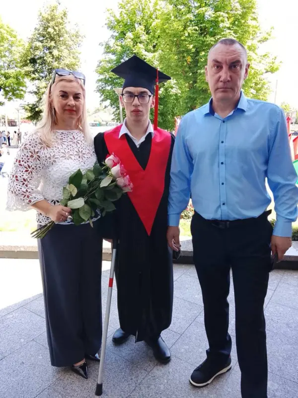 Гродненец с ДЦП окончил медуниверситет и стал преподавателем в колледже, где сам учился