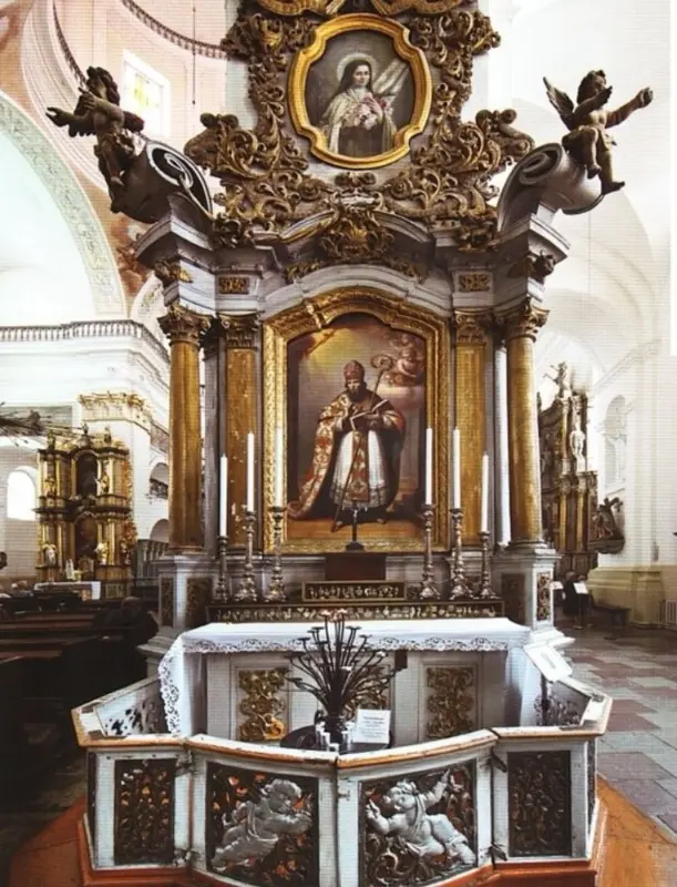В Фарном костеле Гродно реставрируют алтарь XVIII века. Открыть его планируют в 2027 году